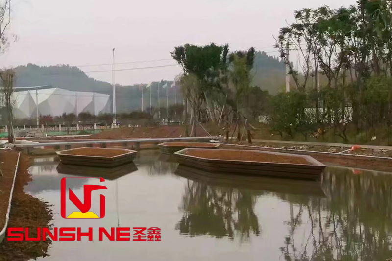 求索廣(guang)場(chang)不鏽鋼(gang)龍舟